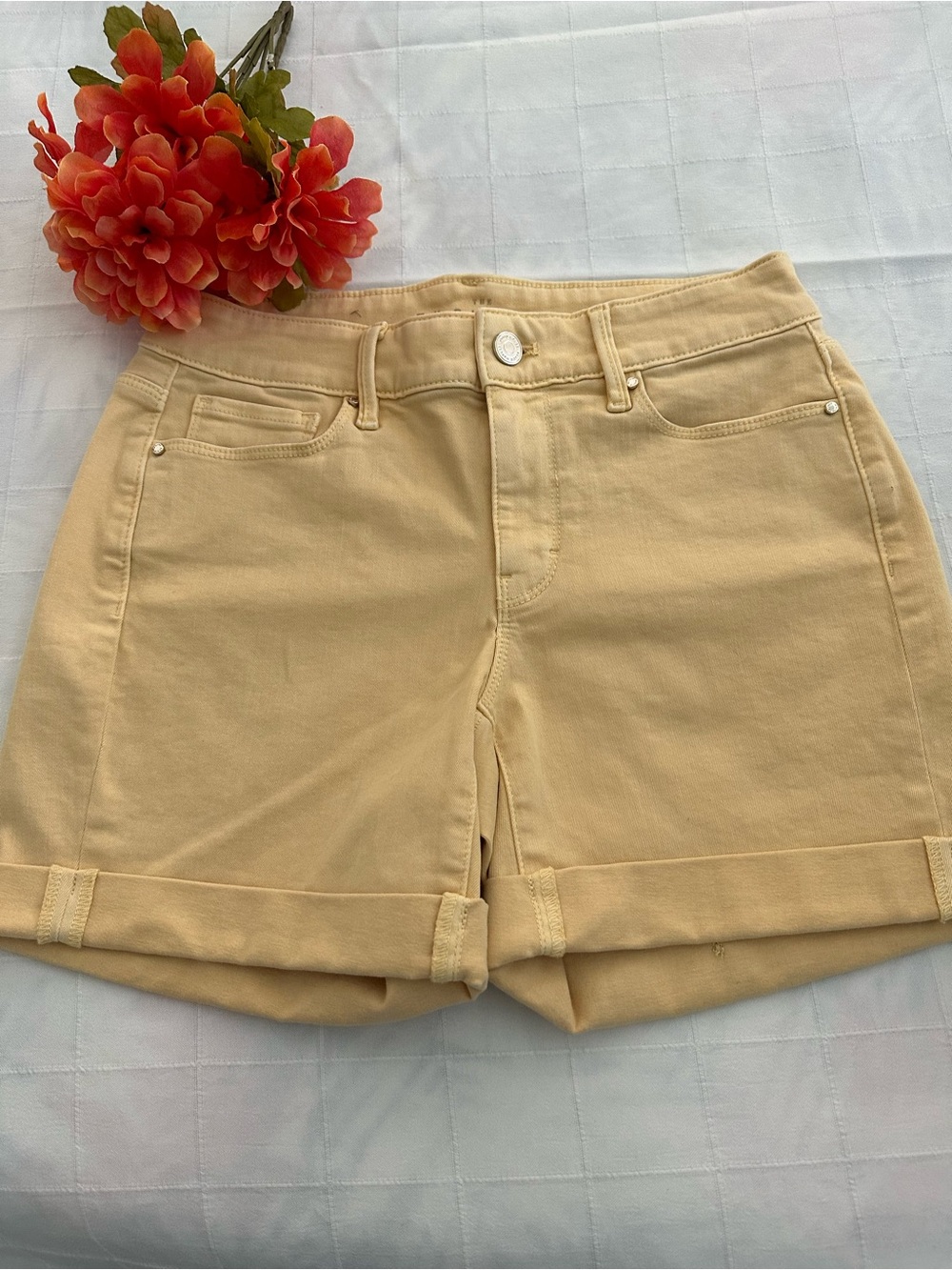 WHBM “The 5” Short” Mid-Rise Brand New Yellow Women’s Cuffed Shorts -